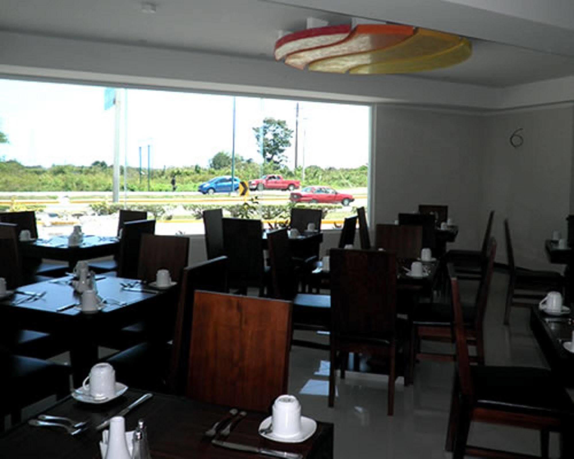 Comfort Inn Cancun Aeropuerto Exterior photo